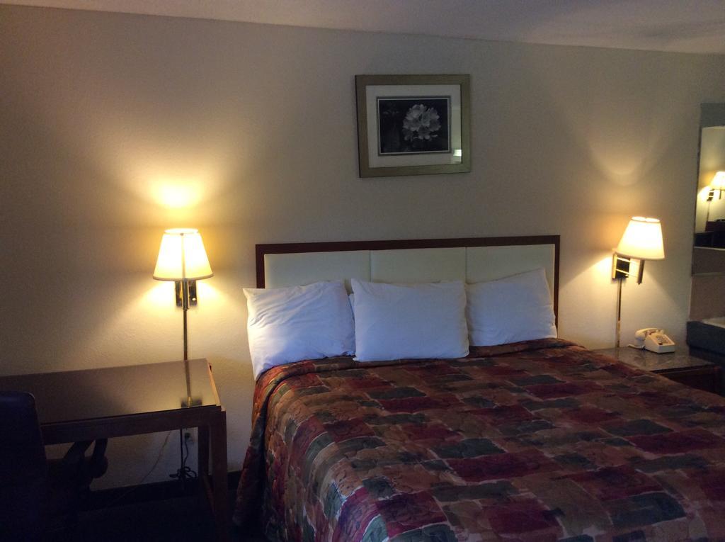 Days Inn By Wyndham York Alabama Екстер'єр фото